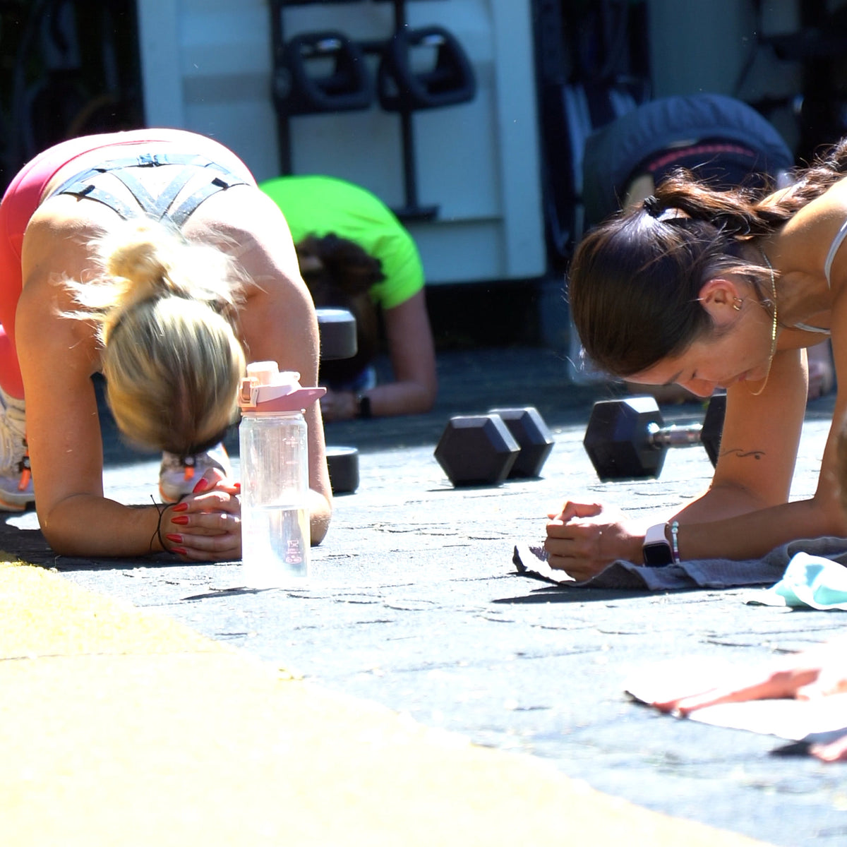 HYROX Double Trouble Double Women – zwei Frauen beim Training